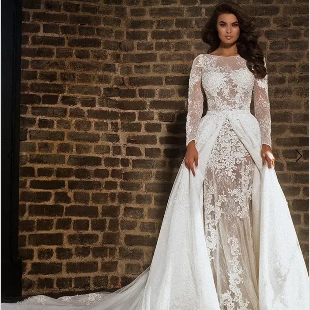 Autumn Silk beautiful gown never worn size 38 purchased from Eva’s Bridal